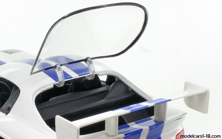 1996 - Dodge Viper GTS-R Maisto 1/18 (Белый / Синий) Багажник / Поднимающиеся фары