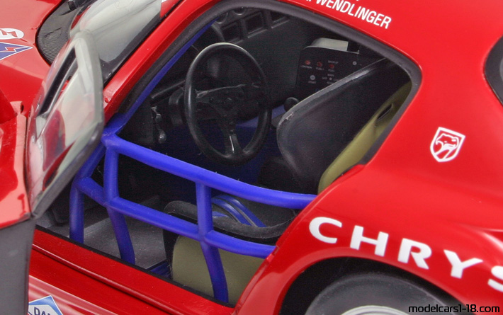2000 - Dodge Viper GTS-R AutoArt 1/18 (Kрасный / Белый) Интерьер панель приборов