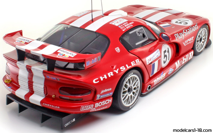 2000 - Dodge Viper GTS-R AutoArt 1/18 (Kрасный / Белый) Задняя правая сторона