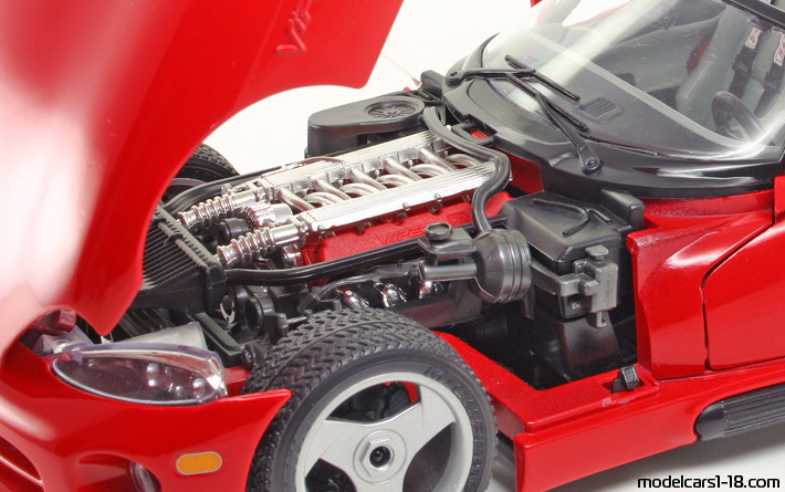 1992 - Dodge Viper RT/10 Bburago 1/18 (Kрасный) Двигатель