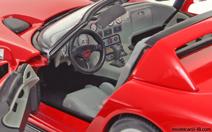 1992 - Dodge Viper RT/10 Bburago 1/18 (Kрасный) Интерьер панель приборов