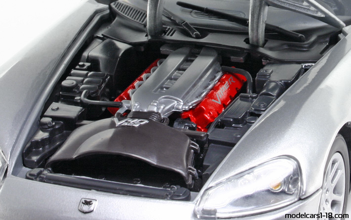 2003 - Dodge Viper SRT-10 Motor Max 1/18 (Серебристый) Двигатель