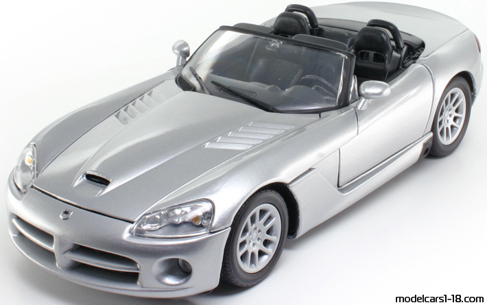 2003 - Dodge Viper SRT-10 Motor Max 1/18 (Серебристый) Передняя левая сторона