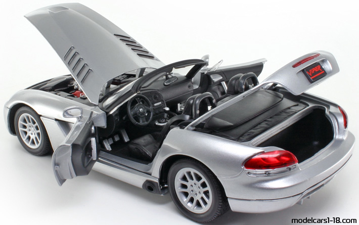 2003 - Dodge Viper SRT-10 Motor Max 1/18 (Серебристый) Открывающиеся части
