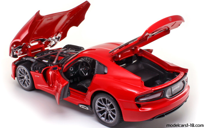 2013 - Dodge Viper SRT GTS Maisto 1/18 (Kрасный) Открывающиеся части