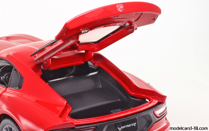 2013 - Dodge Viper SRT GTS Maisto 1/18 (Kрасный) Багажник / Поднимающиеся фары