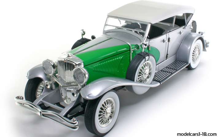 1934 - Duesenberg Model J Signature Models 1/18 (Серебристый / Зелёный) Передняя левая сторона