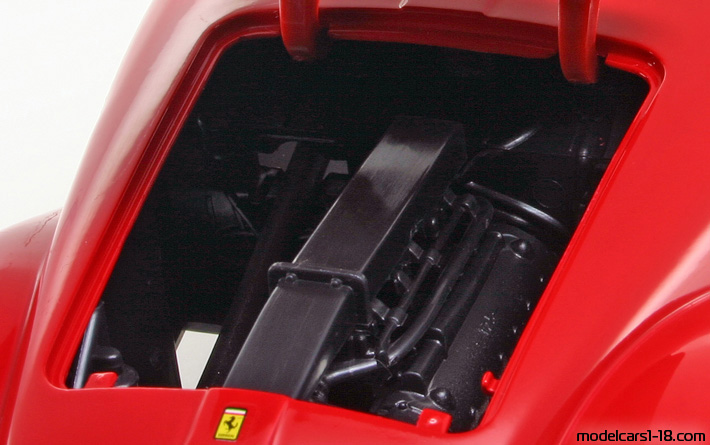 1947 - Ferrari 125 S Hot Wheels 1/18 (Kрасный) Двигатель