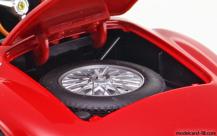 1947 - Ferrari 125 S Hot Wheels 1/18 (Kрасный) Багажник / Поднимающиеся фары