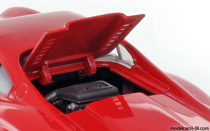 1967 - Ferrari 246 GT Dino Anson 1/18 (Kрасный) Двигатель