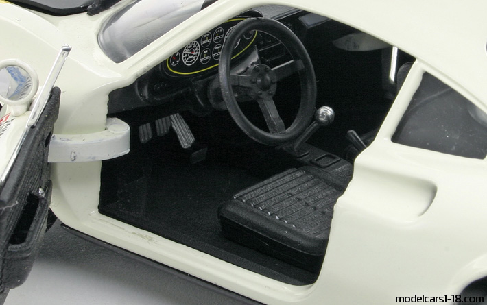 1975 - Ferrari 246 GT Dino Anson 1/18 (Белый / Чёрный) Интерьер панель приборов