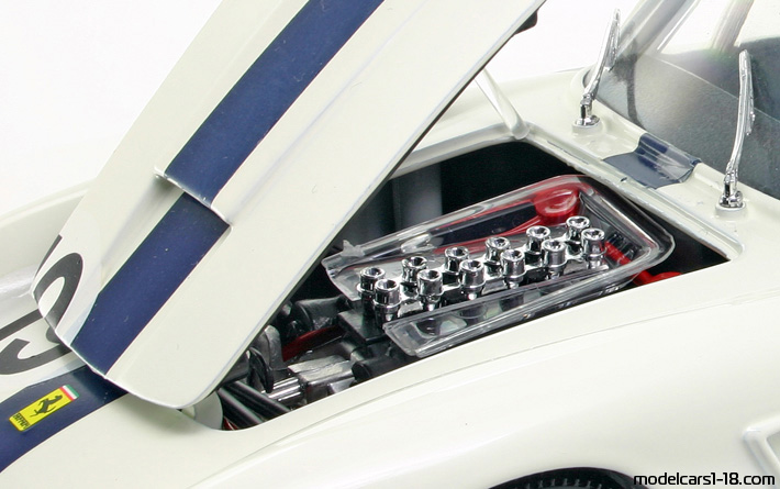 1961 - Ferrari 250 GT Berlinetta SWB Competizione Jouef Evolution 1/18 (Белый / Синий) Двигатель