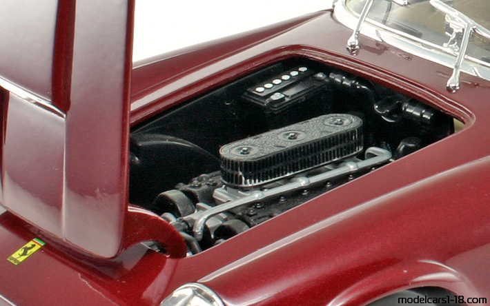 1958 - Ferrari 250 GT California Hot Wheels 1/18 (Kрасный) Двигатель