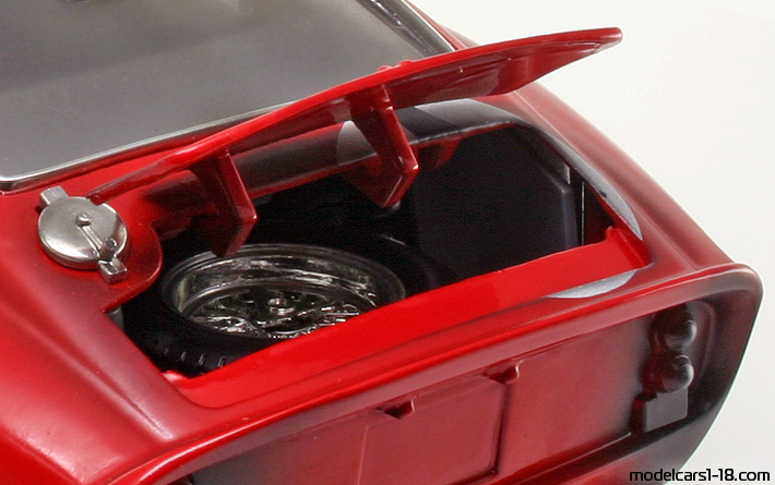 1963 - Ferrari 250 GTO Hot Wheels 1/18 (Kрасный / Белый) Багажник / Поднимающиеся фары