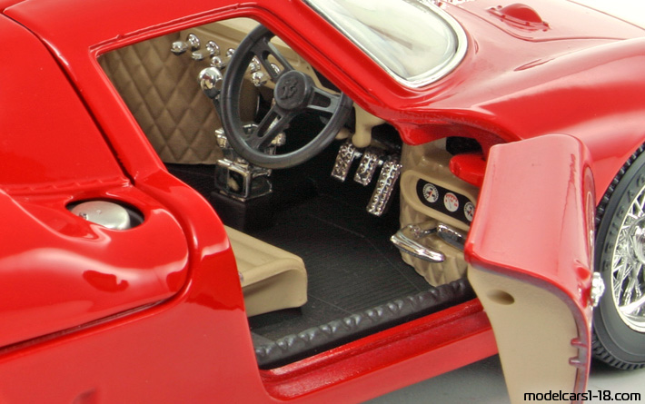 1964 - Ferrari 250 LM (Le Mans) Bburago 1/18 (Kрасный) Интерьер панель приборов