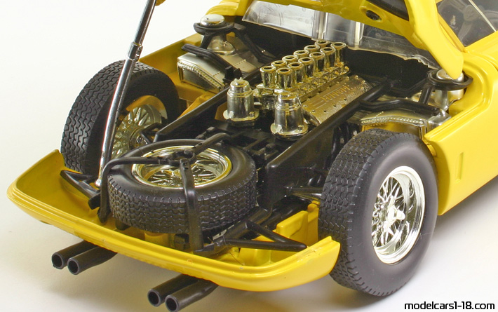 1964 - Ferrari 250 LM Hot Wheels 1/18 (Жёлтый / Белый) Двигатель