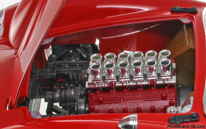 1957 - Ferrari 250 Testa Rossa Bburago 1/18 (Kрасный) Двигатель