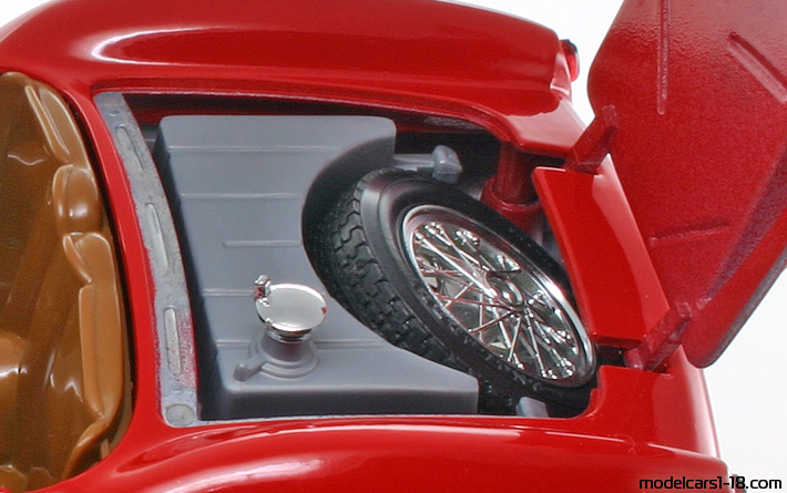 1957 - Ferrari 250 Testa Rossa Bburago 1/18 (Kрасный) Багажник / Поднимающиеся фары