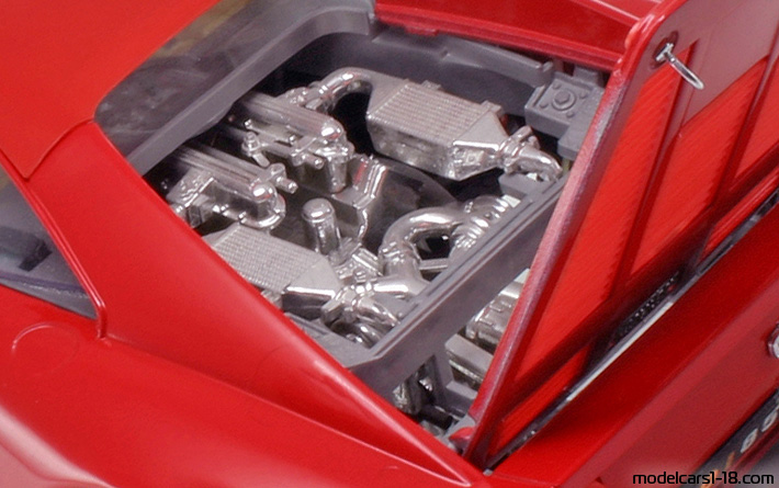 1984 - Ferrari 288 GTO Bburago 1/18 (Kрасный) Двигатель