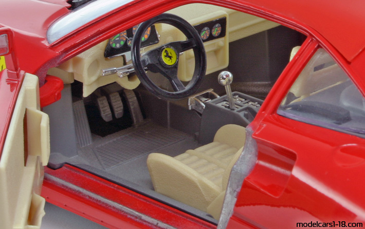 1984 - Ferrari 288 GTO Bburago 1/18 (Kрасный) Интерьер панель приборов