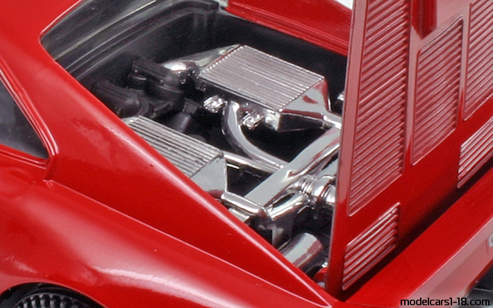 1984 - Ferrari 288 GTO Polistil 1/16 (Kрасный) Двигатель
