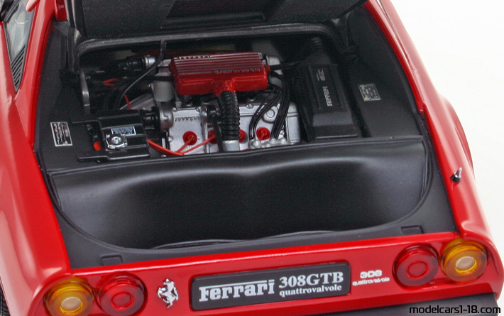 1980 - Ferrari 308 GTB Quattrovalvole Kyosho 1/18 (Kрасный) Двигатель