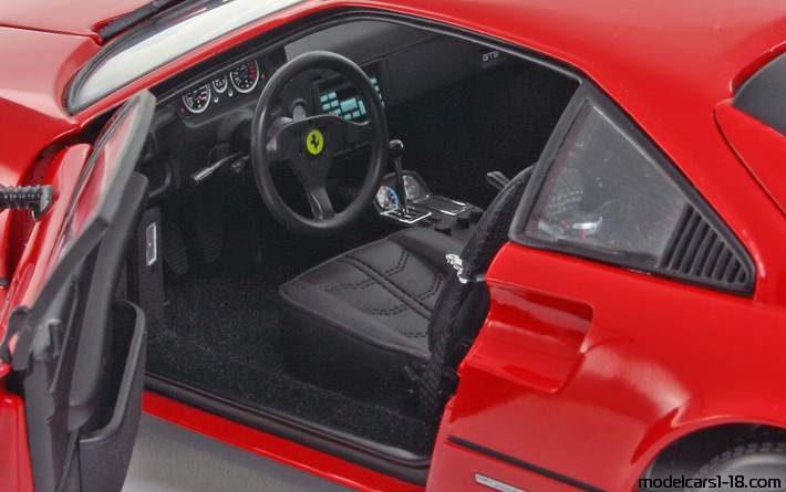 1980 - Ferrari 308 GTB Quattrovalvole Kyosho 1/18 (Kрасный) Интерьер панель приборов