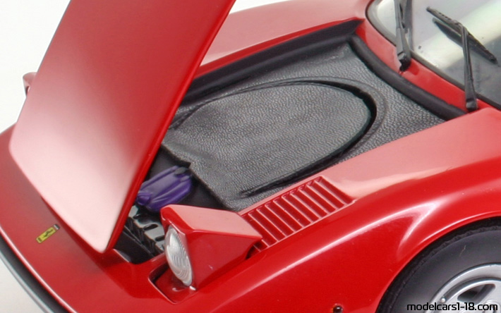 1975 - Ferrari 308 GTB Kyosho 1/18 (Kрасный) Багажник / Поднимающиеся фары