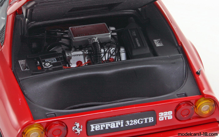 1988 - Ferrari 328 GTB Kyosho 1/18 (Kрасный) Двигатель