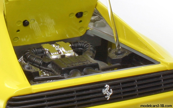 1989 - Ferrari 348 TS Mira 1/18 (Жёлтый) Двигатель