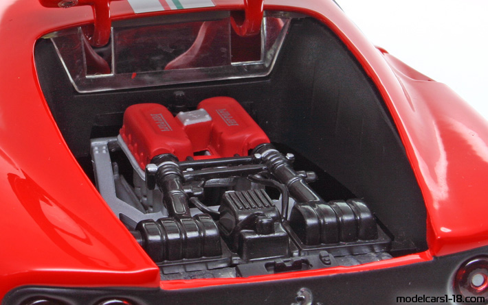 2003 - Ferrari 360 Challenge Stradale Hot Wheels 1/18 (Kрасный / Белый) Двигатель