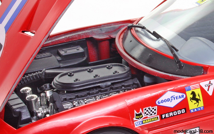 1970 - Ferrari 365 GTB/4 Daytona Competizione Techno Giodi 1/18 (Kрасный / Белый) Двигатель