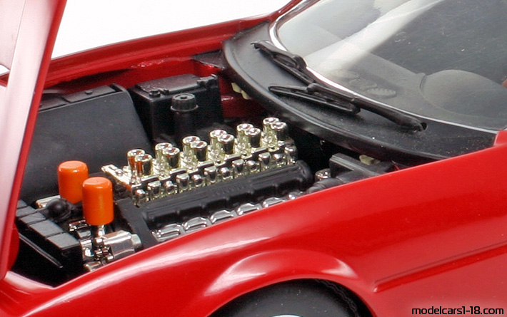 1968 - Ferrari 365 GTS/4 Daytona Hot Wheels 1/18 (Kрасный) Двигатель