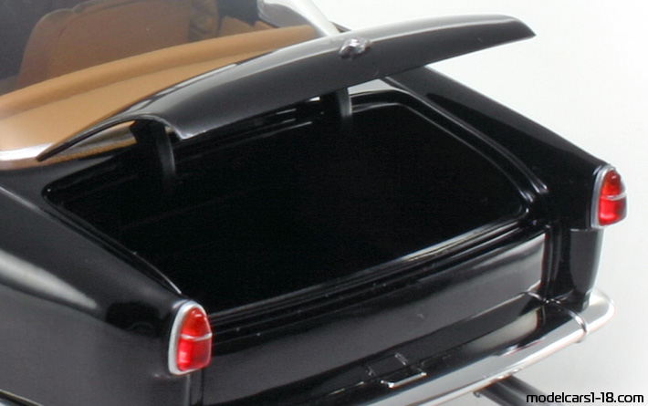 1955 - Ferrari 410 Superamerica Hot Wheels 1/18 (Чёрный) Багажник / Поднимающиеся фары