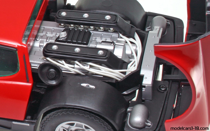 1976 - Ferrari 512 BB Chrono 1/18 (Kрасный / Чёрный) Двигатель