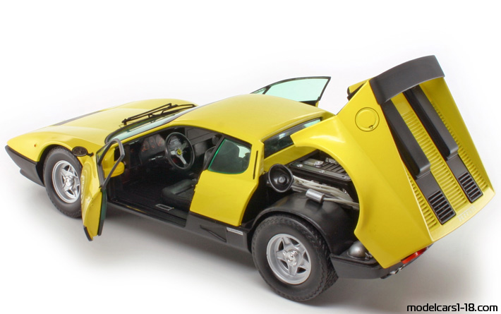 1976 - Ferrari 512 BB Chrono 1/18 (Kрасный / Чёрный) Открывающиеся части