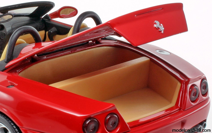 2000 - Ferrari 550 Barchetta Hot Wheels 1/18 (Kрасный) Багажник / Поднимающиеся фары