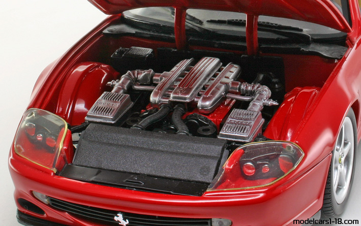 1996 - Ferrari 550 Maranello Hot Wheels 1/18 (Kрасный) Двигатель