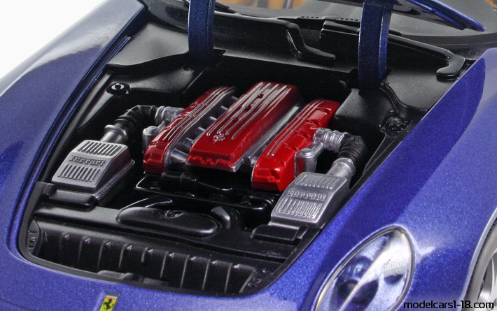 2003 - Ferrari 612 Scaglietti Hot Wheels 1/18 (Синий) Двигатель