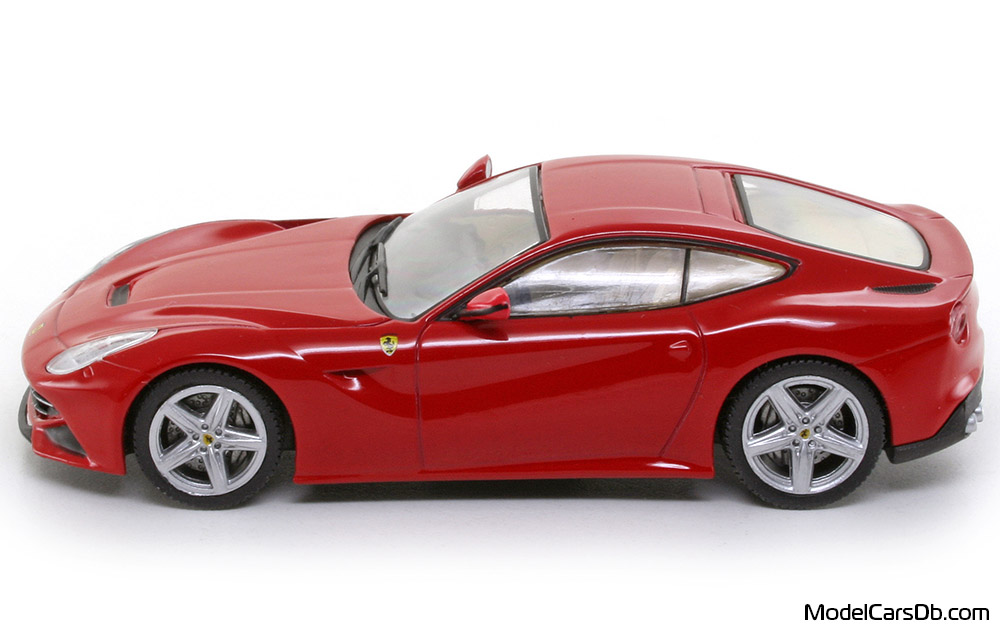 2012 - Ferrari F12 Berlinetta Altaya 1/43 (Kрасный) Сторона