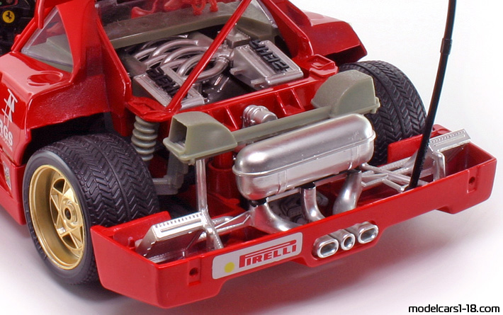 1992 - Ferrari F40 Competizione Bburago 1/18 (Kрасный / Белый) Двигатель