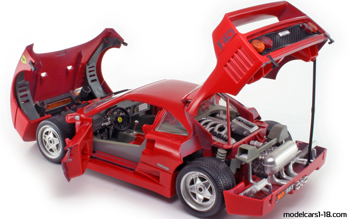 1987 - Ferrari F40 Bburago 1/18 (Red) Открывающиеся части