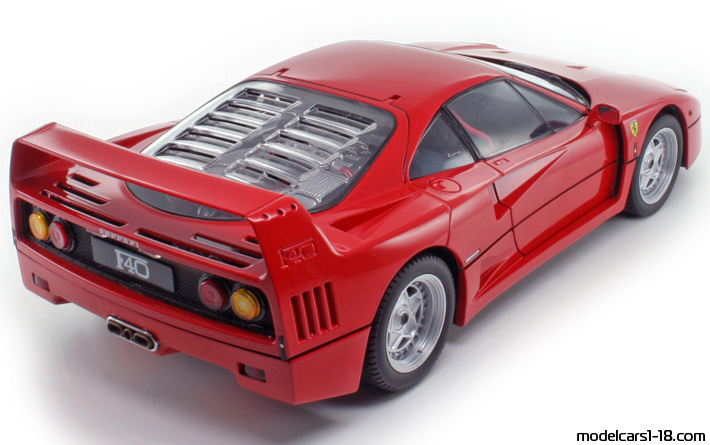 1987 - Ferrari F40 Kyosho 1/18 (Kрасный) Задняя правая сторона