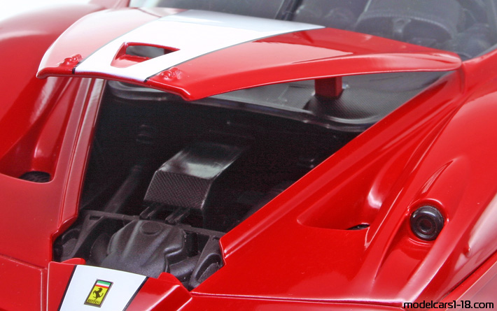 2005 - Ferrari FXX Hot Wheels 1/18 (Kрасный / Белый) Багажник / Поднимающиеся фары