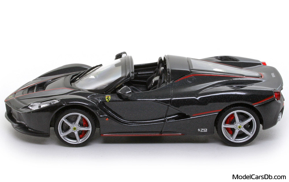 2016 - Ferrari LaFerrari Aperta Bburago 1/43 (Чёрный) Сторона