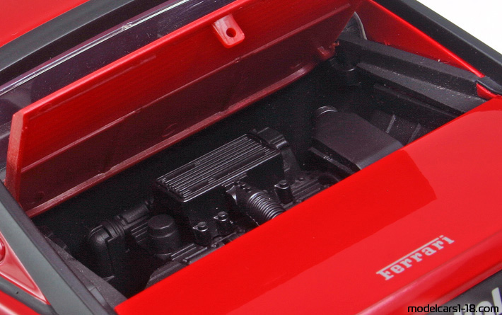 1980 - Ferrari Mondial 8 Hot Wheels 1/18 (Kрасный) Двигатель