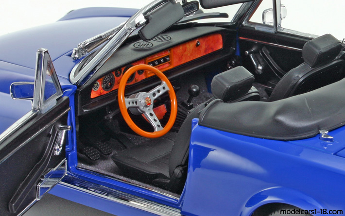 1970 - Fiat 124 Spider Sun Star 1/18 (Синий) Интерьер панель приборов