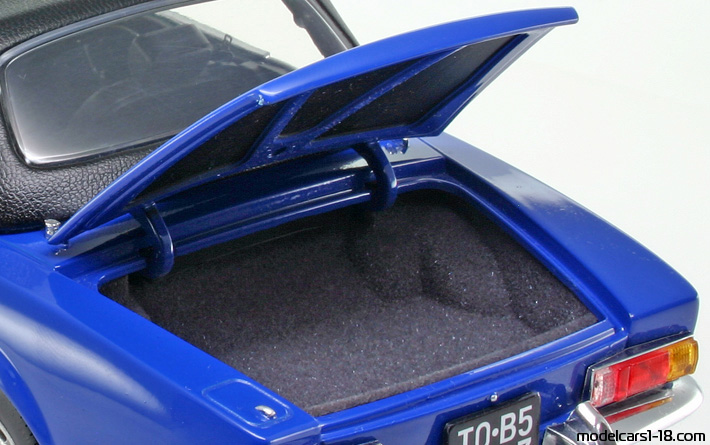 1970 - Fiat 124 Spider Sun Star 1/18 (Синий) Багажник / Поднимающиеся фары