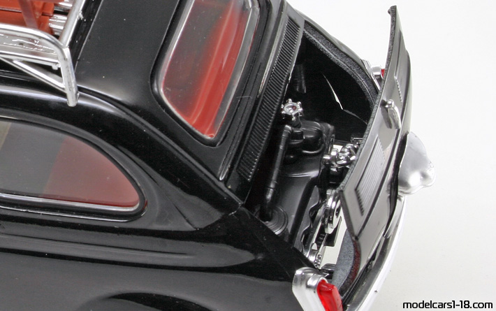 1957 - Fiat 500 Solido 1/16 (Коричневый) Двигатель