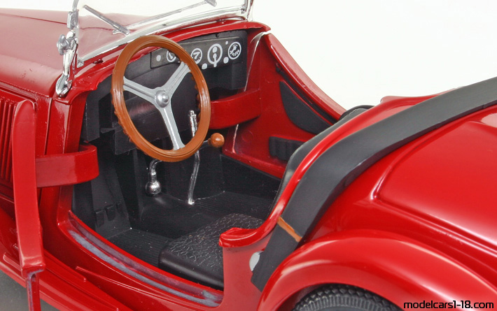1934 - Fiat 508 Balilla Coppo d'Oro Polistil 1/14 (Kрасный) Интерьер панель приборов